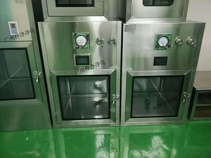 層流傳遞窗適用于需要隔離不同潔凈度級(jí)別的房間，如潔凈室與普通房間之間的連接、不同潔凈度級(jí)別潔凈室之間的連接等。