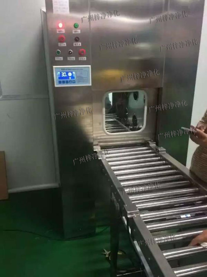 輸送線風(fēng)淋傳遞窗與輸送線貨淋室是潔凈室中用于物品傳遞和空氣凈化的關(guān)鍵設(shè)備。