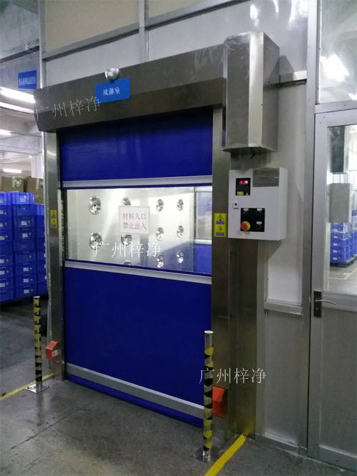  風(fēng)淋室選用什么樣快速卷簾門(mén)比較好？